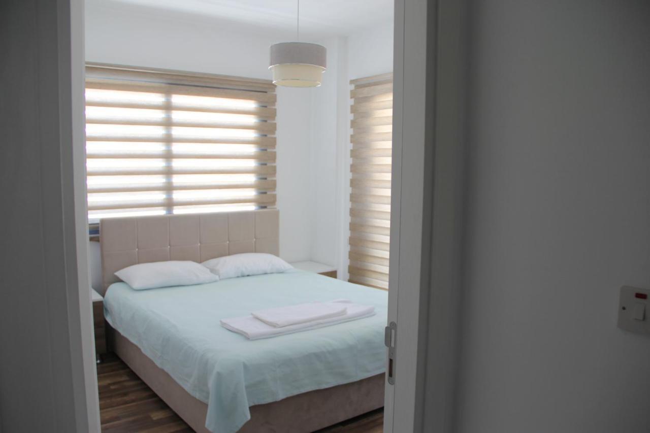 Okman Homes Кирения Екстериор снимка