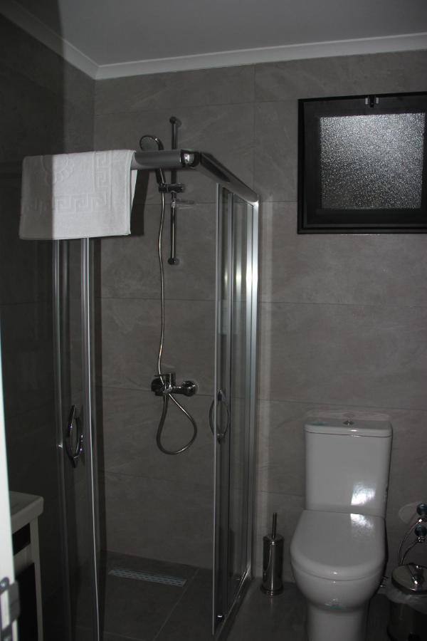 Okman Homes Кирения Екстериор снимка