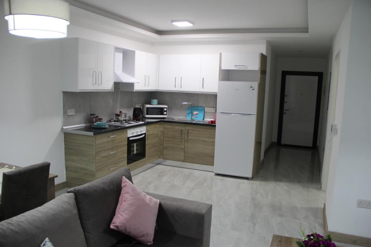 Okman Homes Кирения Екстериор снимка
