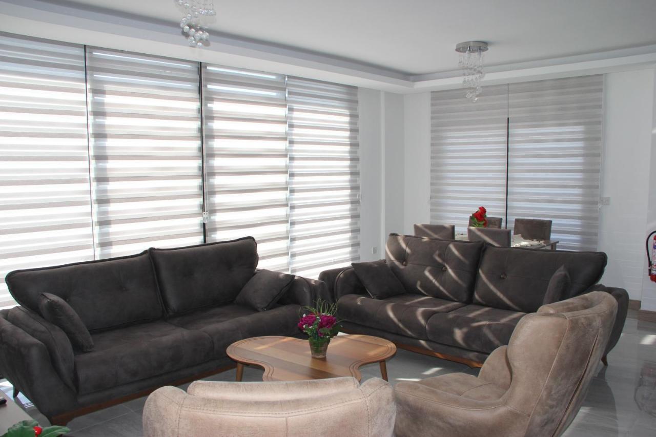 Okman Homes Кирения Екстериор снимка