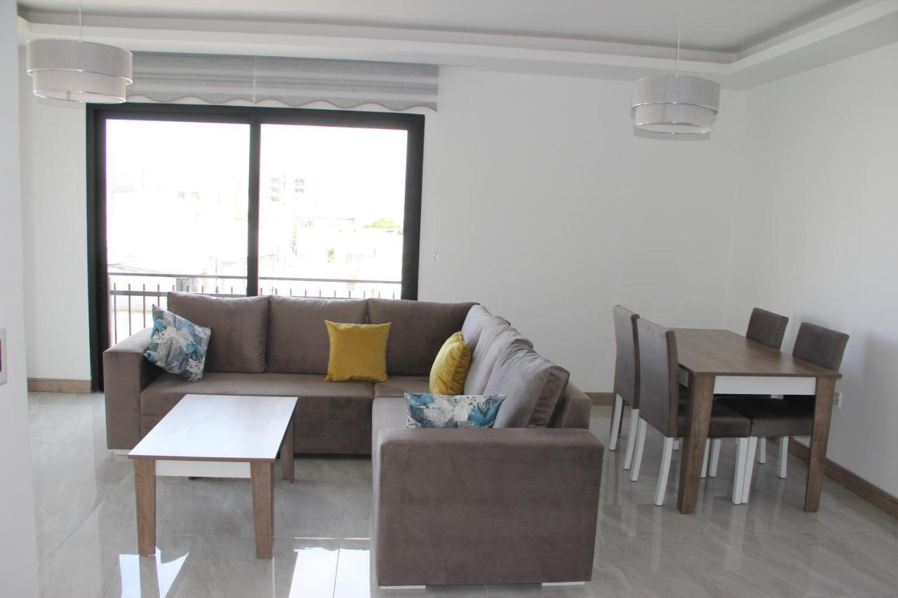 Okman Homes Кирения Екстериор снимка