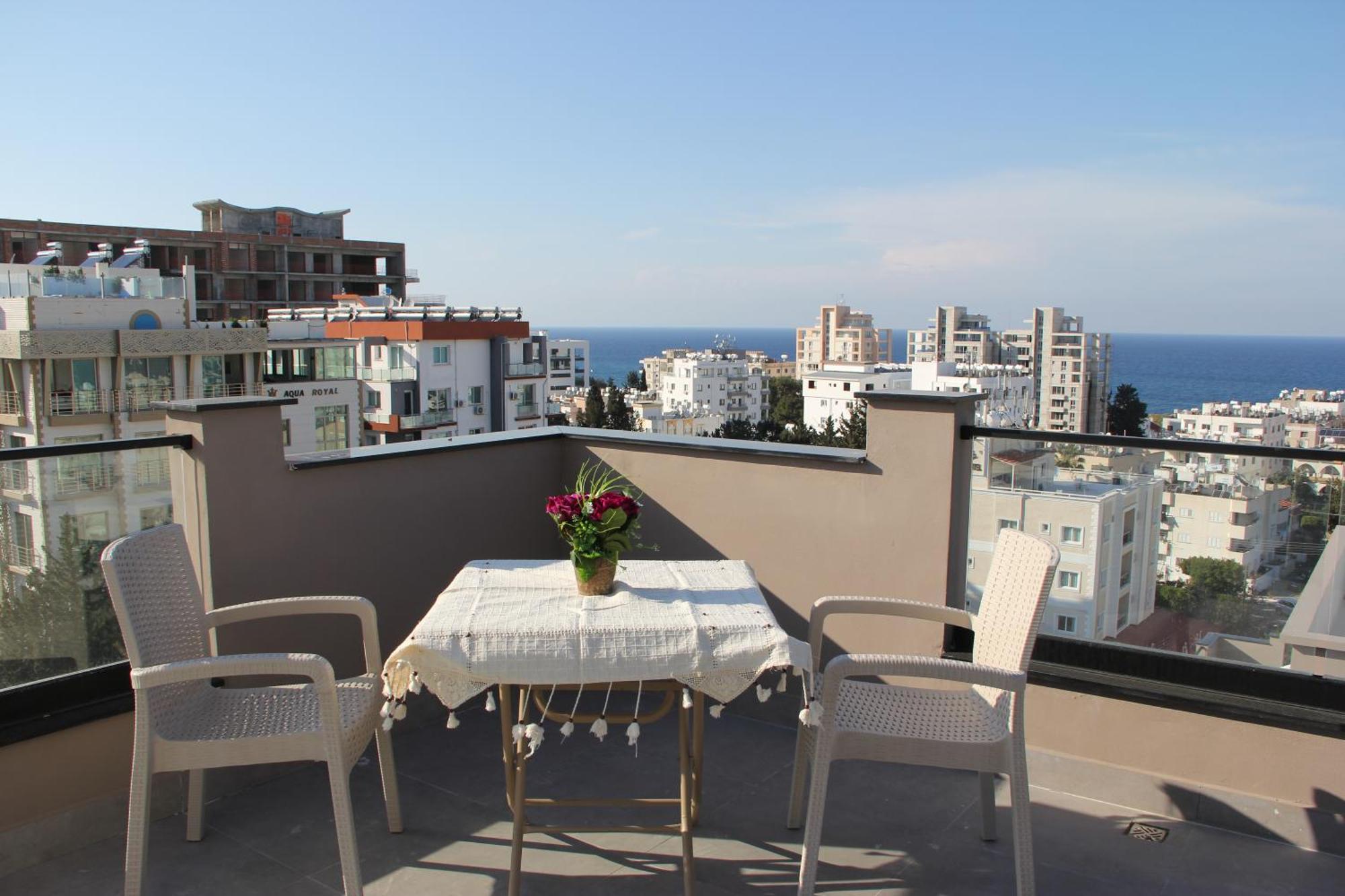 Okman Homes Кирения Екстериор снимка