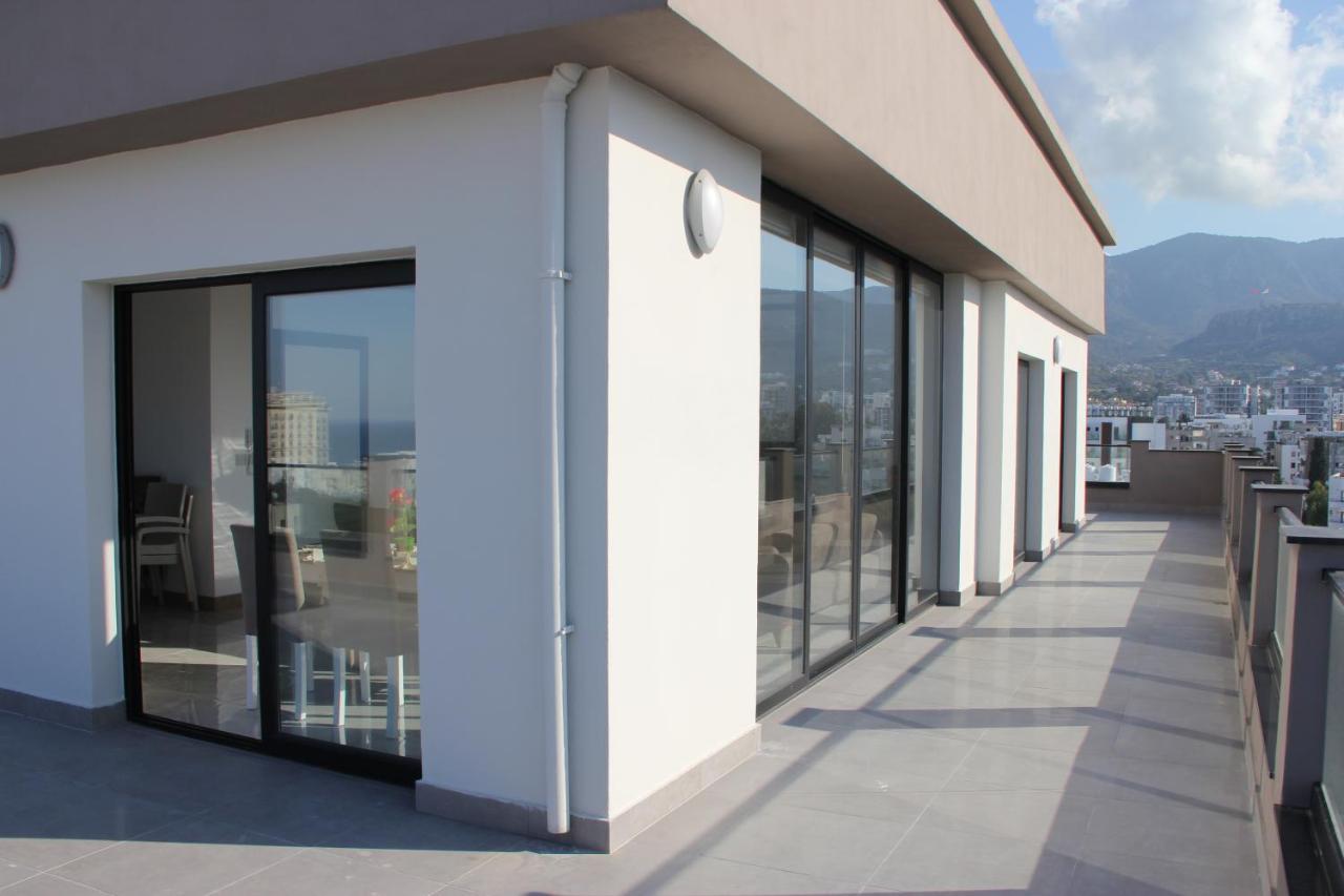 Okman Homes Кирения Екстериор снимка