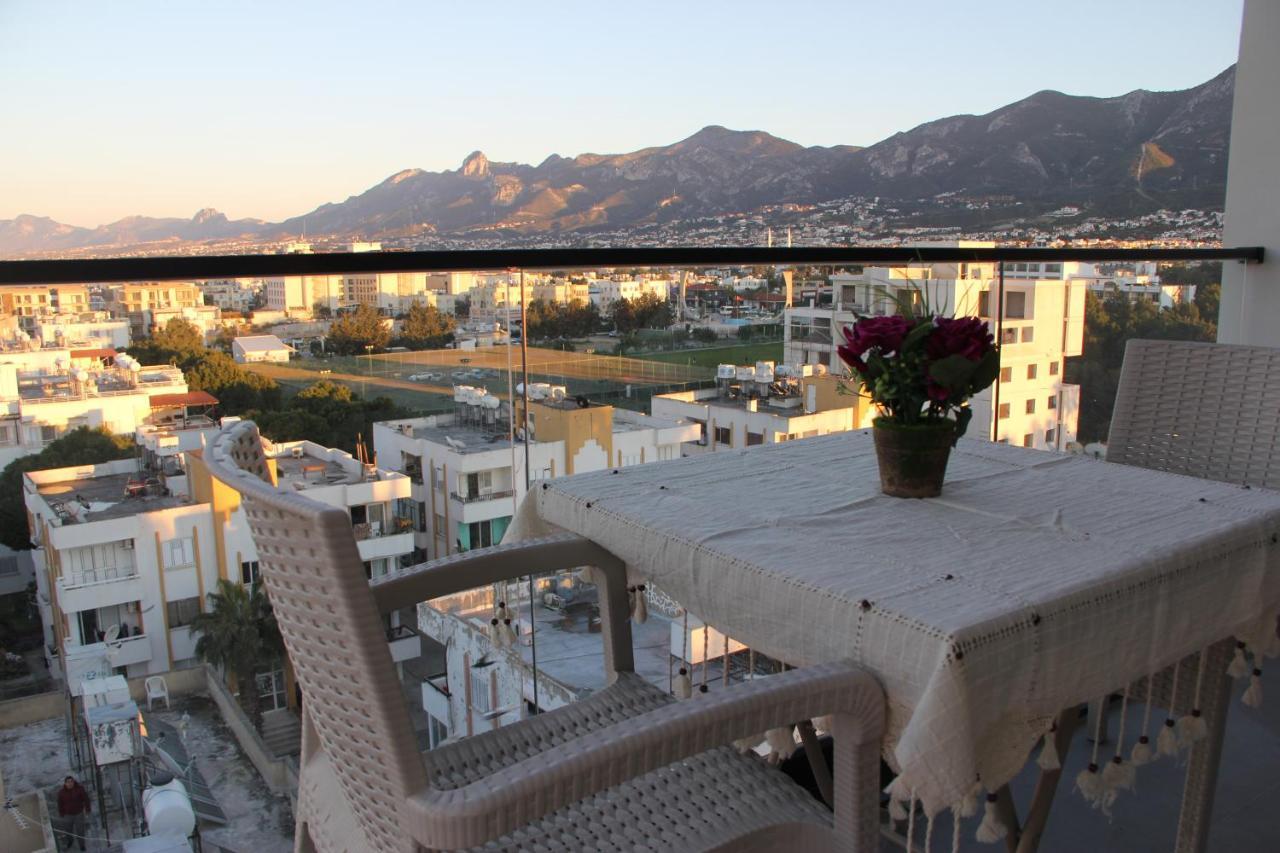 Okman Homes Кирения Екстериор снимка