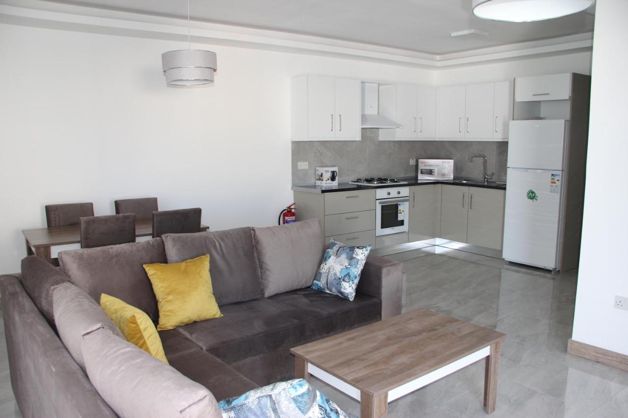 Okman Homes Кирения Екстериор снимка