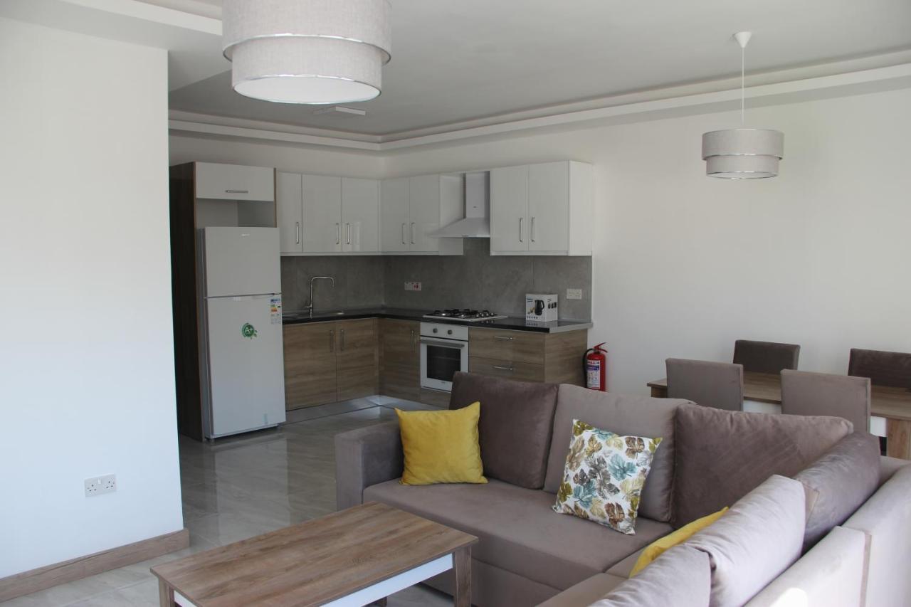 Okman Homes Кирения Екстериор снимка