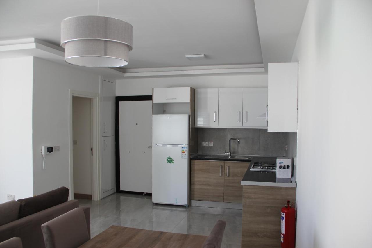 Okman Homes Кирения Екстериор снимка