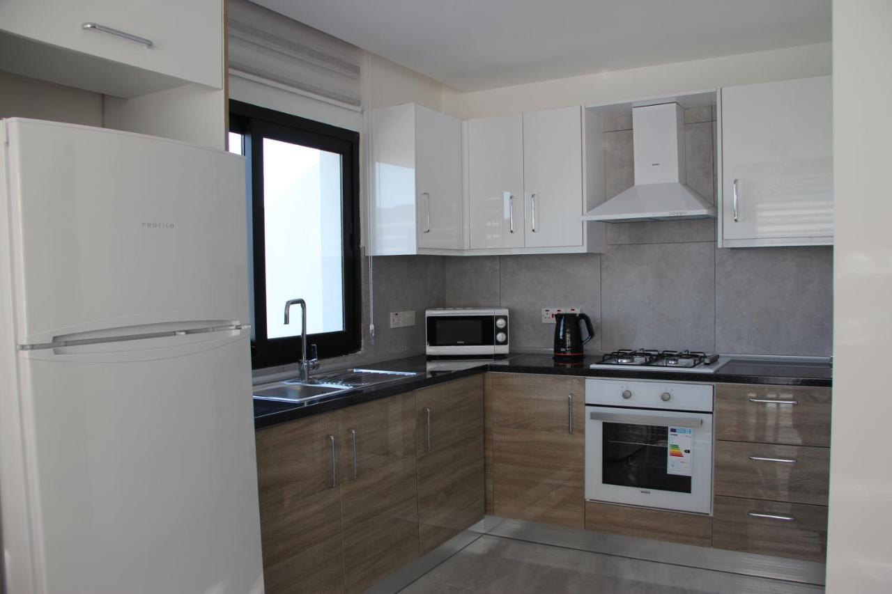 Okman Homes Кирения Екстериор снимка