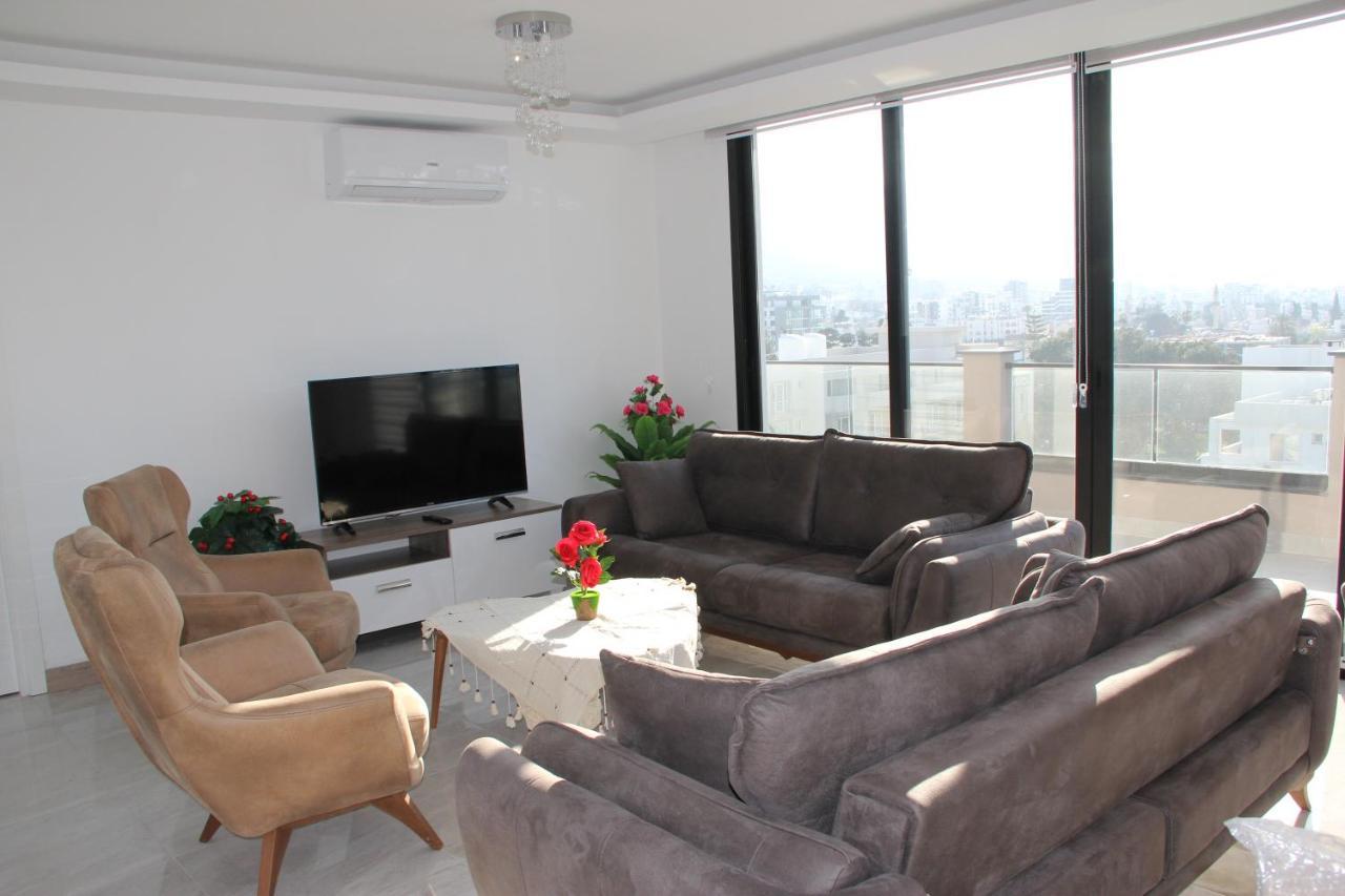 Okman Homes Кирения Екстериор снимка