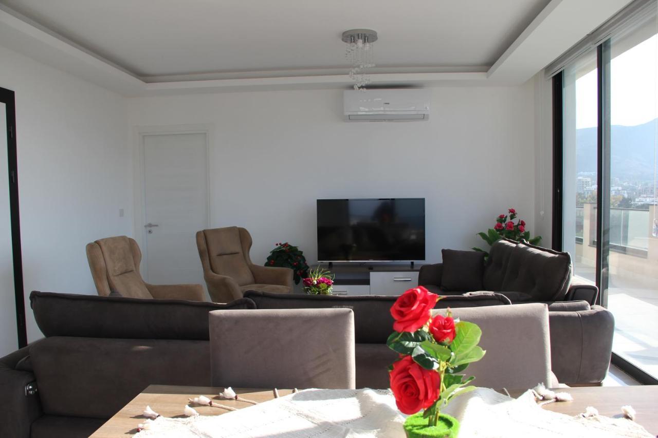 Okman Homes Кирения Екстериор снимка