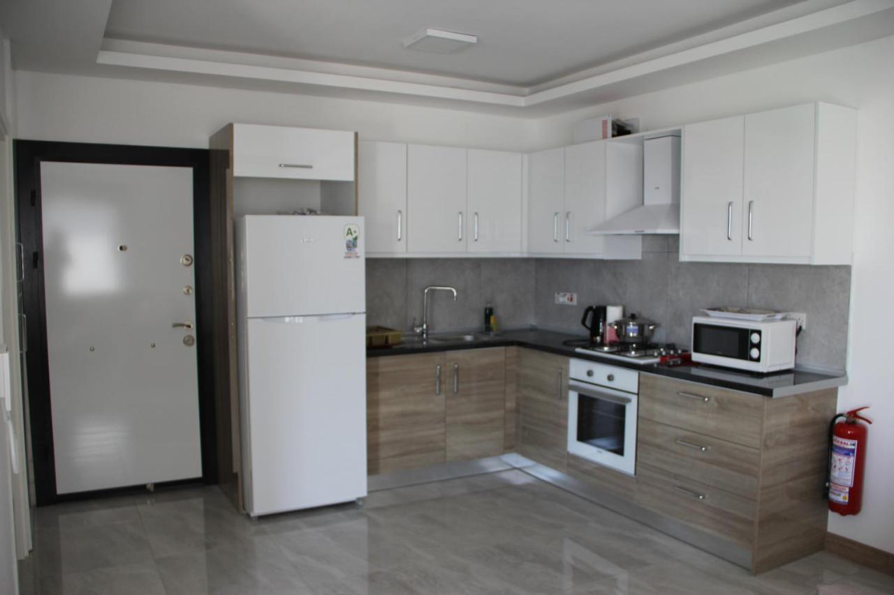 Okman Homes Кирения Екстериор снимка