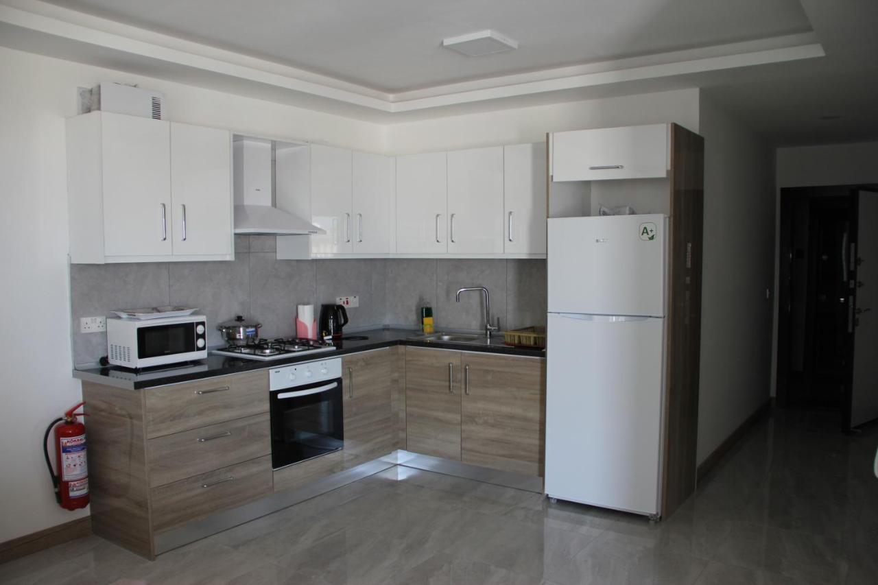 Okman Homes Кирения Екстериор снимка