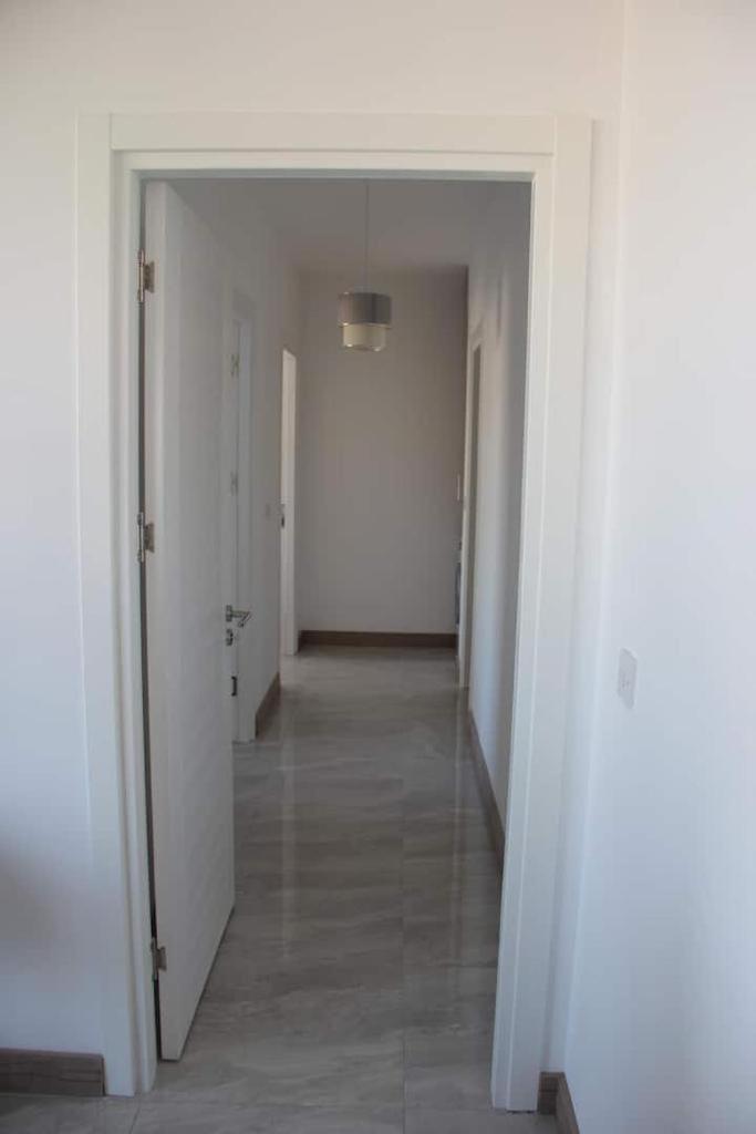 Okman Homes Кирения Екстериор снимка