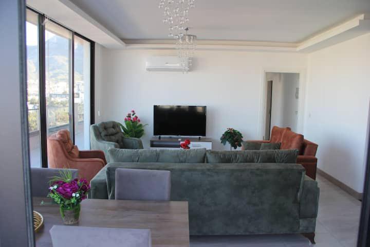Okman Homes Кирения Екстериор снимка