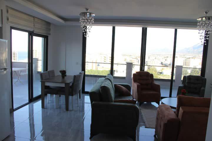 Okman Homes Кирения Екстериор снимка