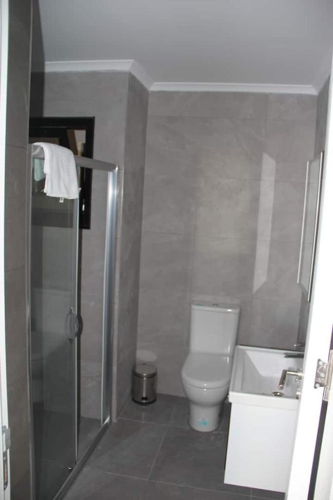 Okman Homes Кирения Екстериор снимка