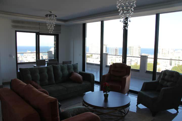 Okman Homes Кирения Екстериор снимка